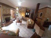Casa com 4 dormitórios, sendo 2 suítes, com 4 vagas de...