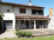 Casa com 4 dormitórios, sendo 2 suítes, no Bairro Ipanema