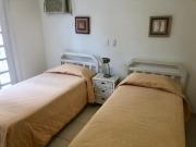 Casa com 4 dormitórios, sendo 3 suítes, com 2 vagas de...