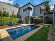 Casa com 4 dormitórios, sendo 4 suítes para venda Granja...