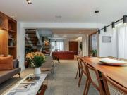 Casa com 4 dormitórios Totamente reformada pronta parea...