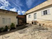 CASA COM 4 MORADIAS
