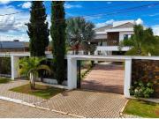 Casa com 4 Quartos 3 Suítes Closet Piscina Churrasqueira...