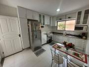 Casa com 4 quartos, 4 suÃtes para alugar, 233 mÂ² por R$...