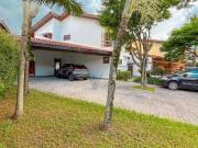 Casa com 4 quartos à venda, 345 m² por R$ 2.390.000...