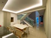 Casa com 4 quartos à venda no Bairro Jardim Karaíba...