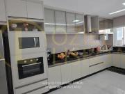 Casa com 4 quartos cozinha planejada piscina...