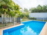 Casa com 4 dormitórios à venda, 410 m² por R$...