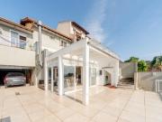 Casa com 4 Quartos e 2 banheiros à Venda, 285 m² por R$...