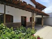 Casa com 4 Quartos e 2 banheiros à Venda, 286 m² por R$...