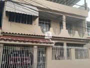 Casa com 4 Quartos e 3 banheiros à Venda, 150 m² por R$...