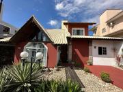 Casa com 4 Quartos e 3 banheiros à Venda, 200 m² por R$...