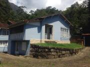 Casa com 4 Quartos e 3 banheiros à Venda, 235 m² por R$...