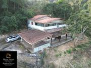 Casa com 4 Quartos e 3 banheiros à Venda, 250 m² por R$...