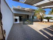 Casa com 4 Quartos e 3 banheiros à Venda, 250 m² por R$...