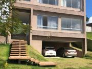 Casa com 4 Quartos e 3 banheiros à Venda, 340 m² por R$...