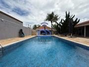 Casa com 4 Quartos e 3 banheiros à Venda, 500 m² por R$...