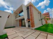 Casa com 4 Quartos e 4 banheiros à Venda, 144 m² por R$...