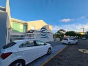 Casa com 4 Quartos e 4 banheiros à Venda, 230 m² por R$...