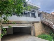 Casa com 4 Quartos e 4 banheiros à Venda, 250 m² por R$...