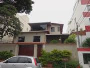 Casa com 4 Quartos e 4 banheiros à Venda, 260 m² por R$...