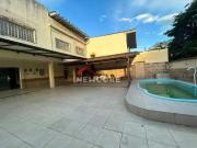Casa com 4 Quartos e 4 banheiros à Venda, 320 m² por R$...