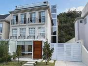 Casa com 4 Quartos e 4 banheiros à Venda, 340 m² por R$...