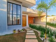 Casa com 4 Quartos e 5 banheiros à Venda, 180 m² por R$...