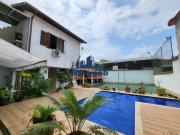 Casa com 4 Quartos e 5 banheiros à Venda, 238 m² por R$...