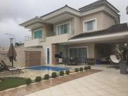 Casa com 4 Quartos e 5 banheiros à Venda, 240 m² por R$...