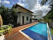 Casa com 4 Quartos e 5 banheiros à Venda, 271 m² por R$...