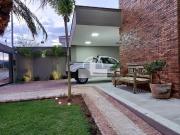 Casa com 4 Quartos e 5 banheiros à Venda, 339 m² por R$...