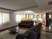 Casa com 4 Quartos e 5 banheiros à Venda, 351 m² por R$...
