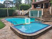Casa com 4 Quartos e 5 banheiros à Venda, 373 m² por R$...