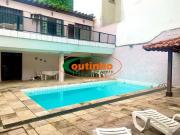 Casa com 4 Quartos e 5 banheiros à Venda, 400 m² por R$...