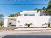 Casa com 4 Quartos e 5 banheiros à Venda, 437 m² por R$...