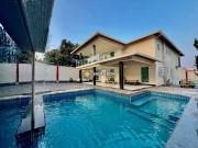Casa com 4 Quartos e 5 banheiros à Venda, 543 m² por R$...