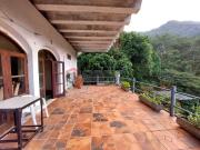 Casa com 4 Quartos e 7 banheiros à Venda, 298 m² por R$...