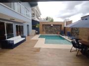 Casa com 4 Quartos e 7 banheiros à Venda, 400 m² por R$...