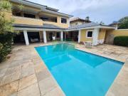 Casa com 4 Quartos e 9 banheiros à Venda, 708 m² por R$...