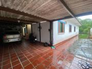 Casa com 4 quartos e espaço para piscina em Peruíbe