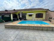 Casa com 4 quartos e piscina em Itanhaém