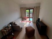 Casa com 4 Quartos e Piscina na Taquara