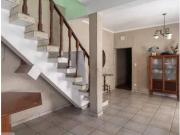 Casa com 4 quartos e suite à venda, 300 m² por R$...