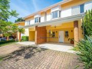 Casa com 4 quartos sendo 1 suíte à venda na Granja Viana...