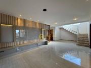 Casa com 4 quartos sendo 3 suítes à venda, 305 m² por R$...