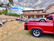 CASA COM 4 QUARTOS, SENDO 3 SUÍTES, AMPLA ÁREA VERDE...