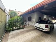 Casa com 4 Quartos à venda, 334 m² por R$ 1.300.000...