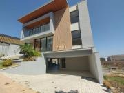 Casa com 4 quartos/suítes à venda, 392 m2 por R$...