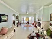 Casa com 4 sendo 1 suíte à venda, 272 m² por R$...